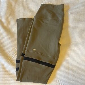 ALO Women’s Olive Green and Black Leggings